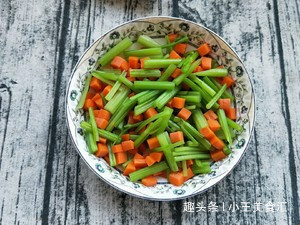 芹菜还炒着吃这才是芹菜最好吃的做法，营养美味，你不一定吃过