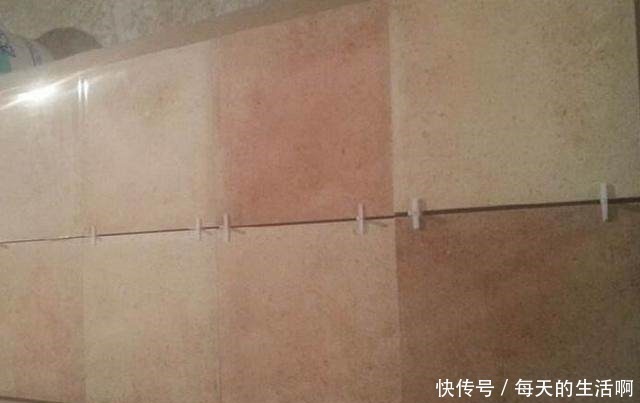 工人|装修万万别让工人徒手贴瓷砖，现在流行用这种工具，太聪明了！