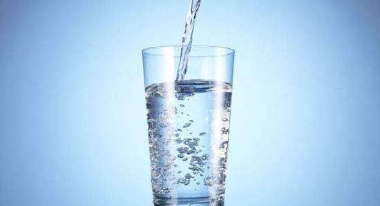 宝宝|25岁宝妈一天下奶800ml,医生:学会四多二少,奶水充足不用愁