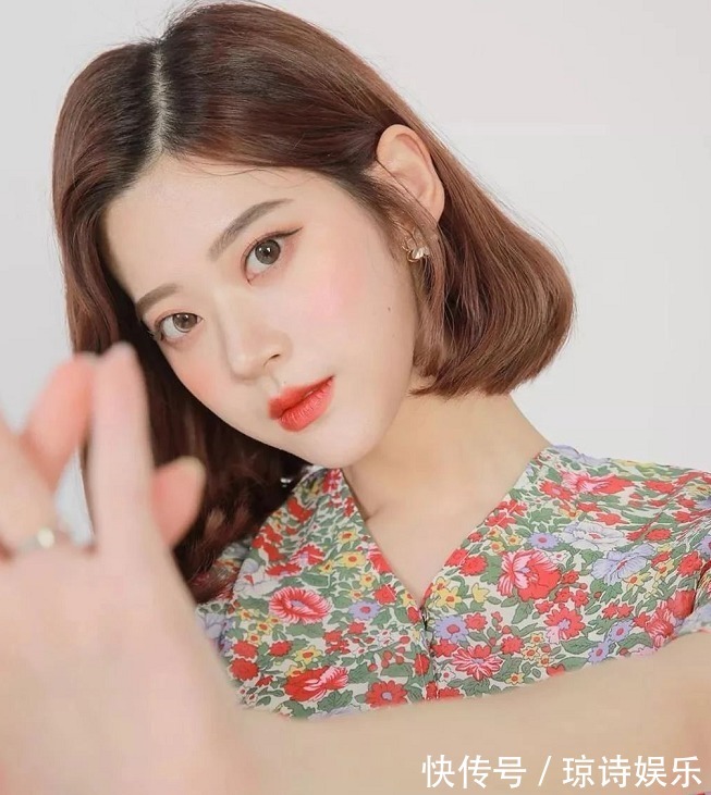 脸小 脸圆、脸大的女人,秋天换发型就换这4种短发,显脸小不止一圈
