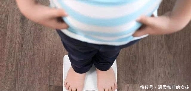 营养均衡|奶奶炫耀把孙子养的白胖,路人看后无奈:赶紧去医院看看吧