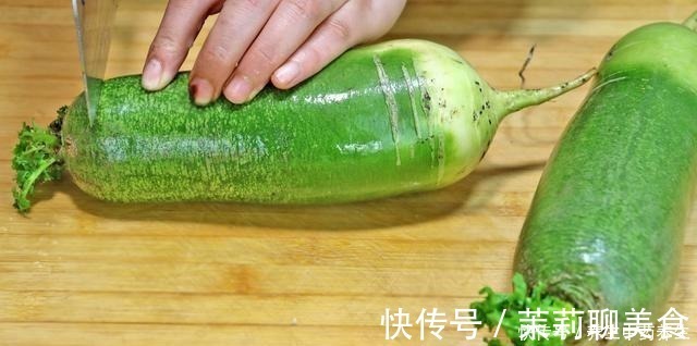萝卜别再炖了,大厨教你最过瘾的吃法,比肉还香,开胃下饭又解腻