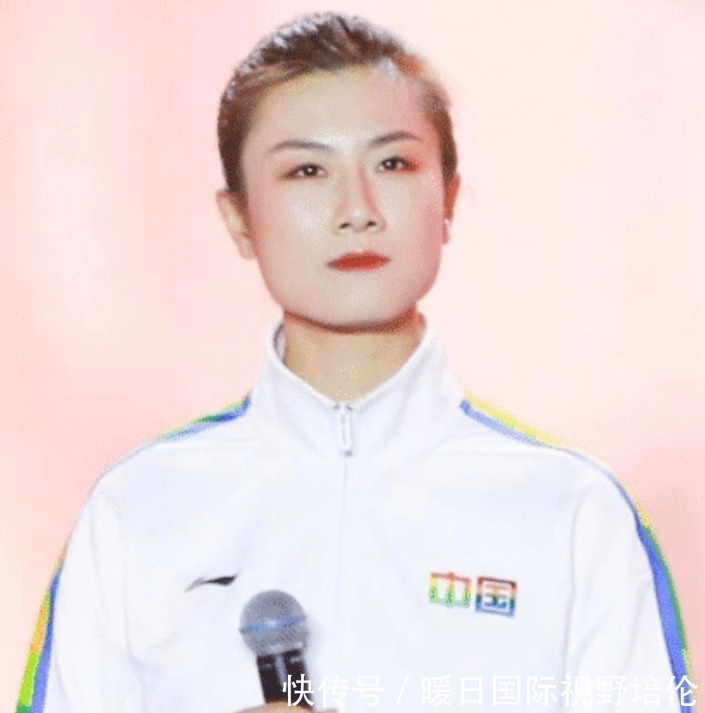 电视节|丁宁恋情曝光后首度亮相!气场强大,扎起马尾辫,更像大学生了