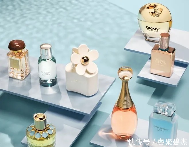 如何看待化妆品中添加的香精?它对皮肤有害吗