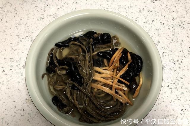 老一辈|它是灾荒年的“救命饭”,是老一辈的最爱,现在成了街头的网红面