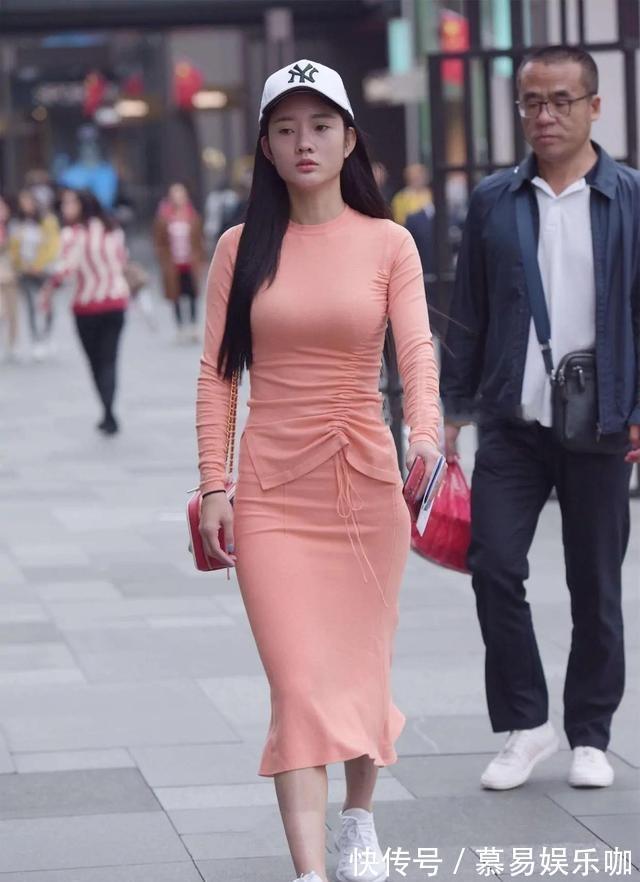 混合味 女孩子不一定身材高大,但一定要搭配精致,自信有气质