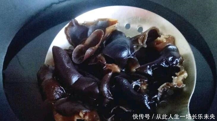 每年我家年夜饭必做的一道凉菜，清爽开胃又解腻，比大鱼大肉好吃