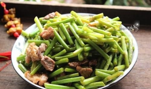 爱吃蒜苔的人要留意了，我也是今天才知道，抓紧告诉身边的人