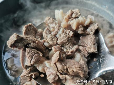  冬天进补|炖羊肉汤时，不需要放多余调料，只用多加一个它，那才是真的鲜