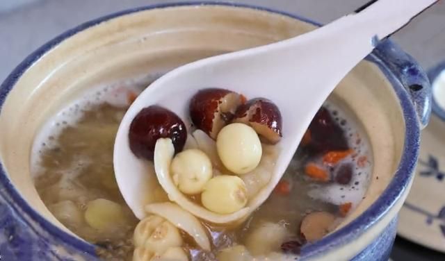 正月,多给家人喝这汤,做法简单,香甜可口又营养,比牛羊汤好喝