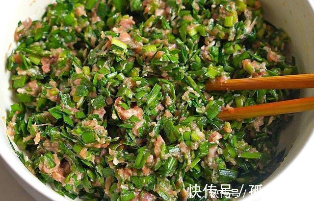 大厨不会告诉你，拌饺子馅时，多加1勺它，好吃10倍，锁水提鲜