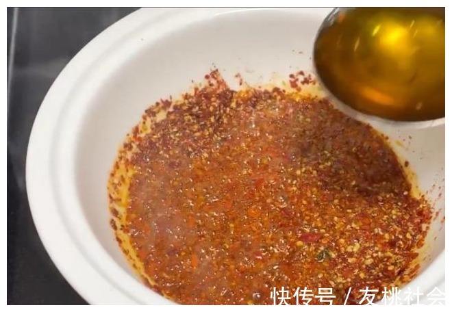自制|自制辣椒油不香？那是你没掌握“诀窍”，学会这几招，香辣红亮