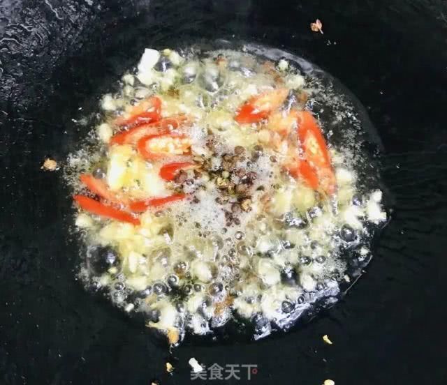 麻辣小龙虾紧实饱满,麻辣鲜香,超过瘾