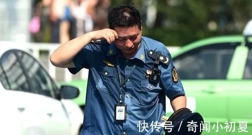 物体|为什么衣服浸了水颜色变深？