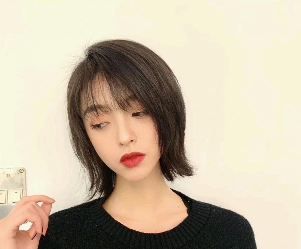 时髦 波波头早就时时髦了,当今盛行“档次发型”,清新风凉还显脸小