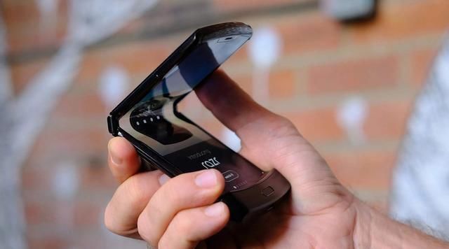 曝光|摩托罗拉情怀之作,MotorolaRazr二代渲染图曝光,外观更圆润