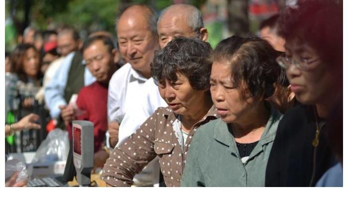 骨骼|北大教授呼吁停止食用，比味精还伤骨骼，提醒家人：尽早撤下餐桌