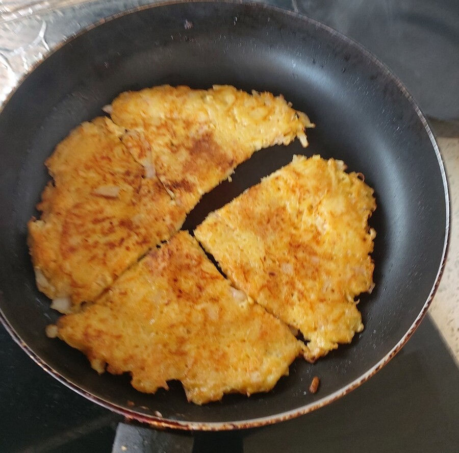 免揉面的土豆丝饼，外酥里嫩超香甜，做法超简单，家常美味早餐