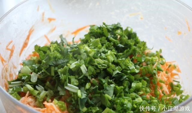 1个土豆1根胡萝卜,这做法百吃不厌,每周必做,每次1盘不够吃!