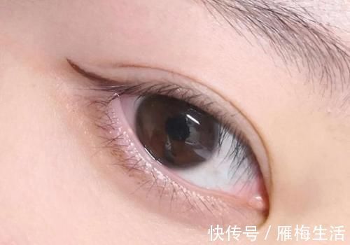 双眼|哪些女生不适合“眼线”?只画眼尾反而放大双眼,妆容好看易上手