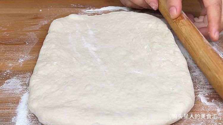 面包家常做法简单又好吃，不用揉出膜，蓬松柔软，想失败都难