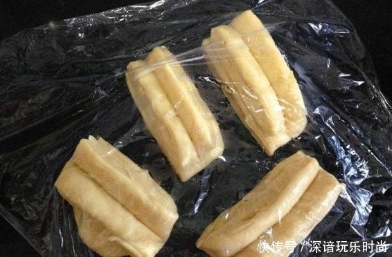 炸油条，加酵母粉加小苏打都不对，这才是正确做法，油条又香又脆