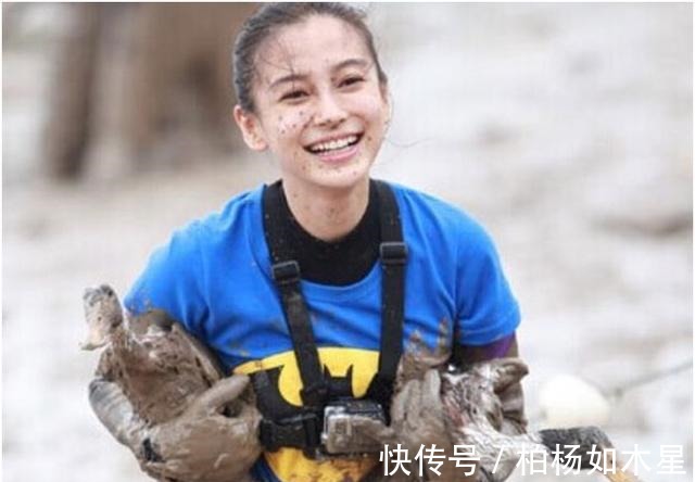 跑男团|Baby录节目接地气，凌晨四点现身菜市场搬运货物，身材纤细瘦小