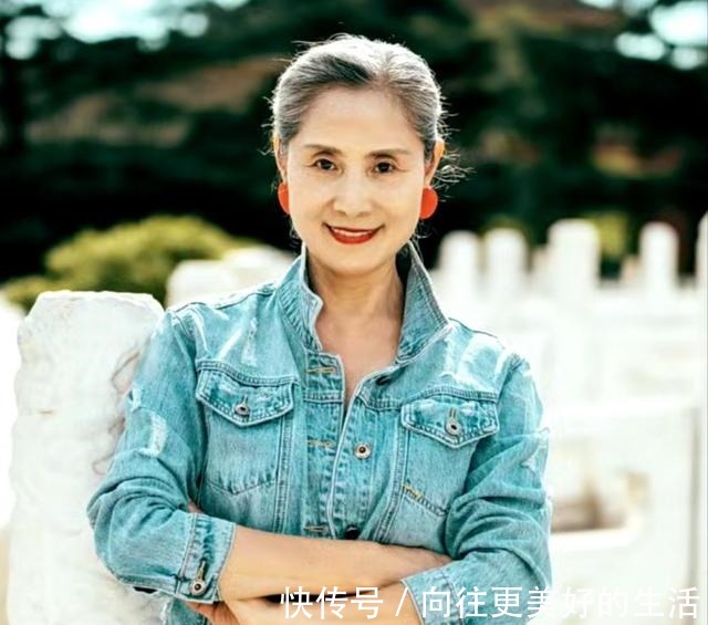 白发 70岁不染发会不会很显老染发阻挡不了衰老,遮掩不如顺其自然!