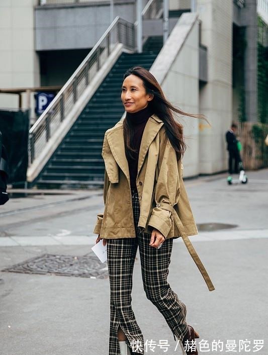 风衣 秋天还是要穿风衣,不仅帅气还洒脱,女人过40穿太显嫩!