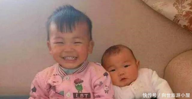 买菜|妈妈去买菜,5岁哥哥主动要照顾妹妹,回家后却发现哥哥嚎啕大哭