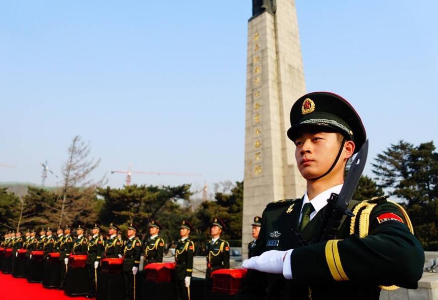 惨叫|''世界第一粗巨炮''开火，阵地上一片惨叫，联合国军措手不及