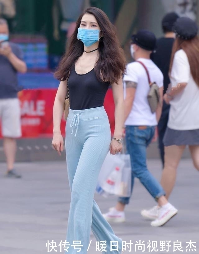 展现|休闲清凉的装扮,谁穿谁喜欢,让你轻松展现时尚潇洒的气质