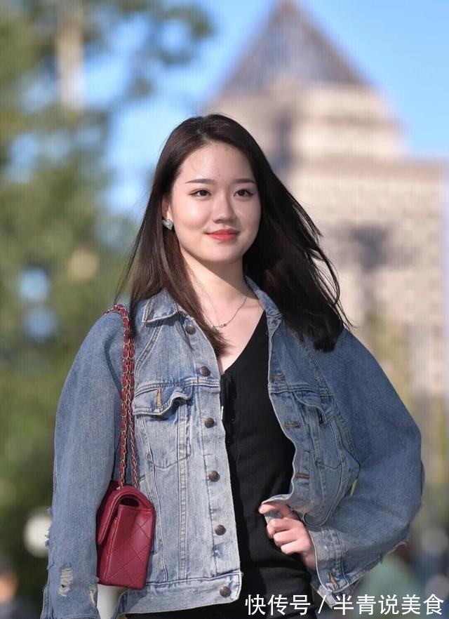 牛仔外套 微胖小姐姐太会穿了!牛仔外套搭配黑色紧身裙,显高显瘦更有韵味!