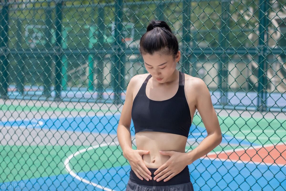 地面|什么样的运动才能“铲平”肚腩?这6个动作助你收获马甲线