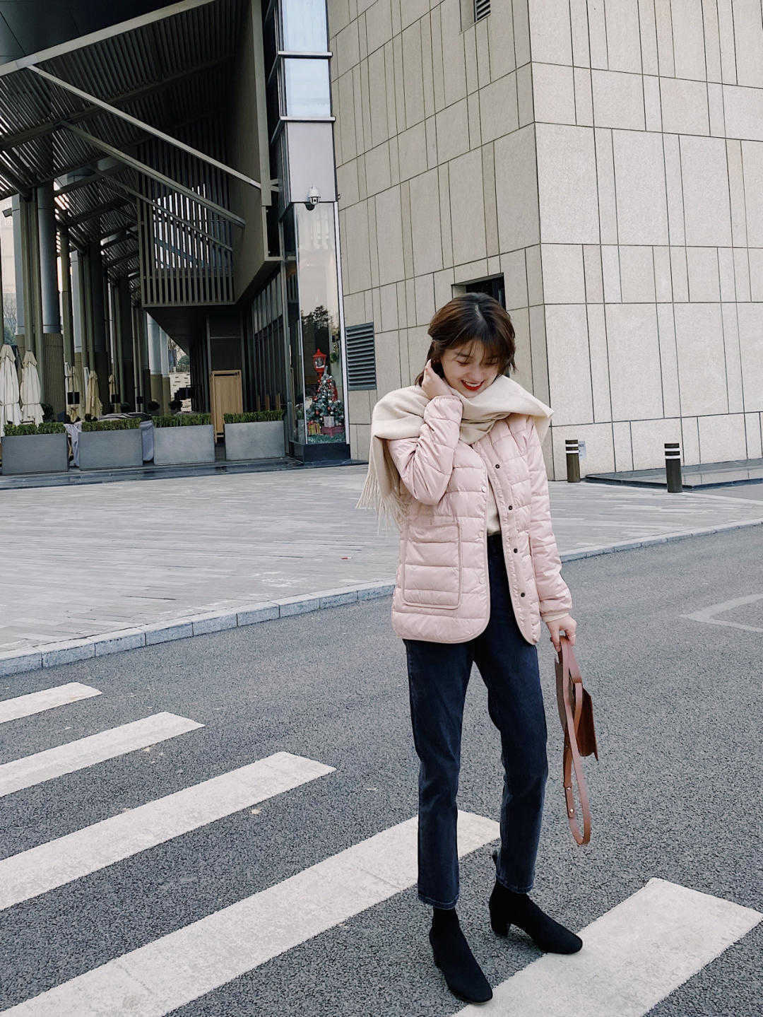 棉服 怪不得这么多人喜欢穿直筒牛仔裤,论保暖百搭,没有长裤能超过它