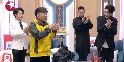 演员请就位 又见咸猪手?张大大录制《欢乐喜剧人》,热情拥抱李艺彤引热议!