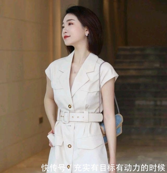 成熟|成熟女人怎么穿才好看呢？简约温柔的穿搭就很不错，高级又有魅力
