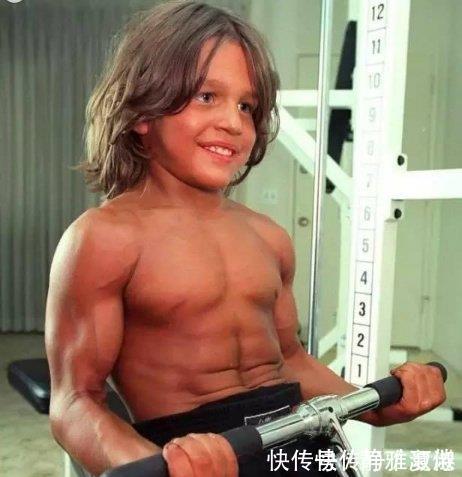 俯卧撑|世界最强壮男孩，小时候每天至少500个俯卧撑，长大后却让人傻眼