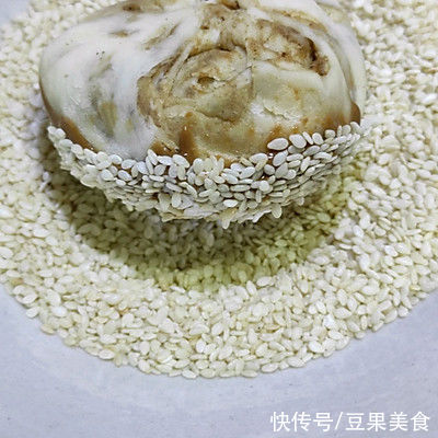 秘?正宗的老北京麻酱烧饼