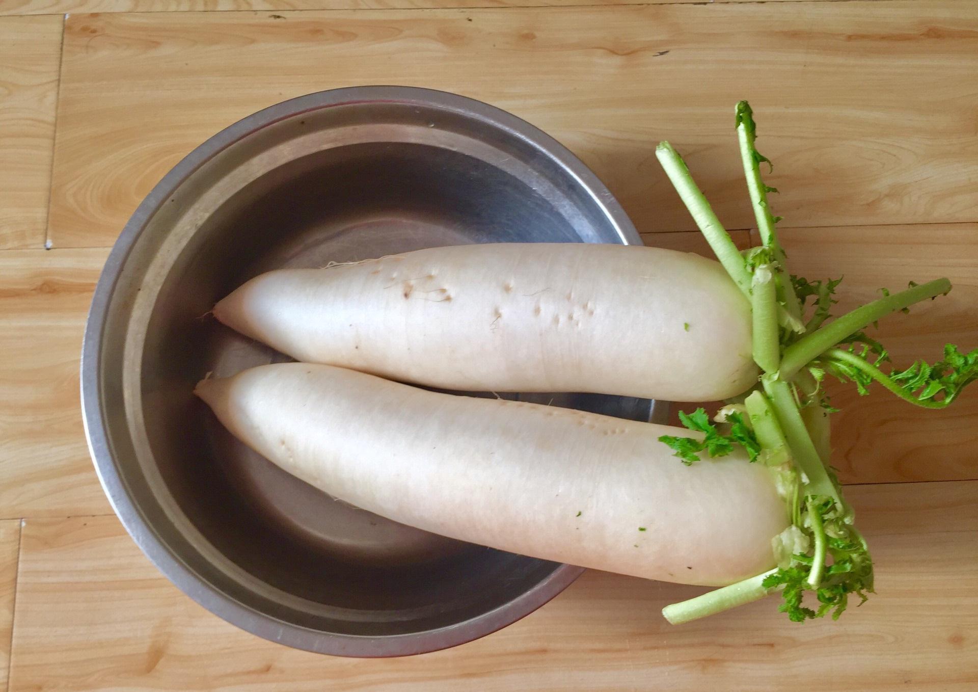 腌萝卜，最忌直接放盐，教你饭店腌萝卜做法，酸辣脆嫩放一年不坏