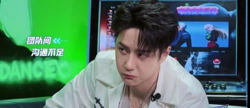 队长|《这就是街舞》：王一博主动分析失利原因，队长们赠送走心礼物