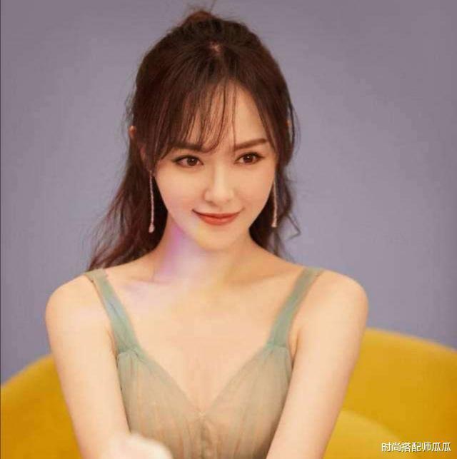 唐嫣|你适合披头发还是扎头发,主要看这3个部位,发际线很关键
