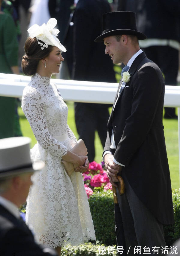 性感|凯特王妃气质真好,黑色蕾丝裙穿出高级感,不戴珠宝也有贵族气息