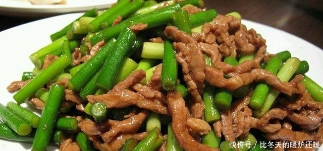 炒蒜苔怎么做才入味？教您一招小技巧，蒜苔又脆又入味，下饭香