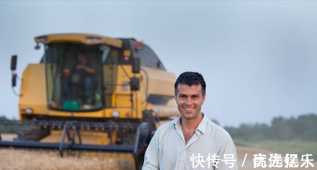 |解说搞笑吃鸡301：神仙队友为了抢KD值，竟无情羞辱我的智商！真嚣张