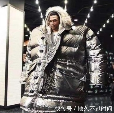 威少|威少又现奇葩穿搭!面罩只露眼像“忍者神龟”,曾穿XXXXXL羽绒服