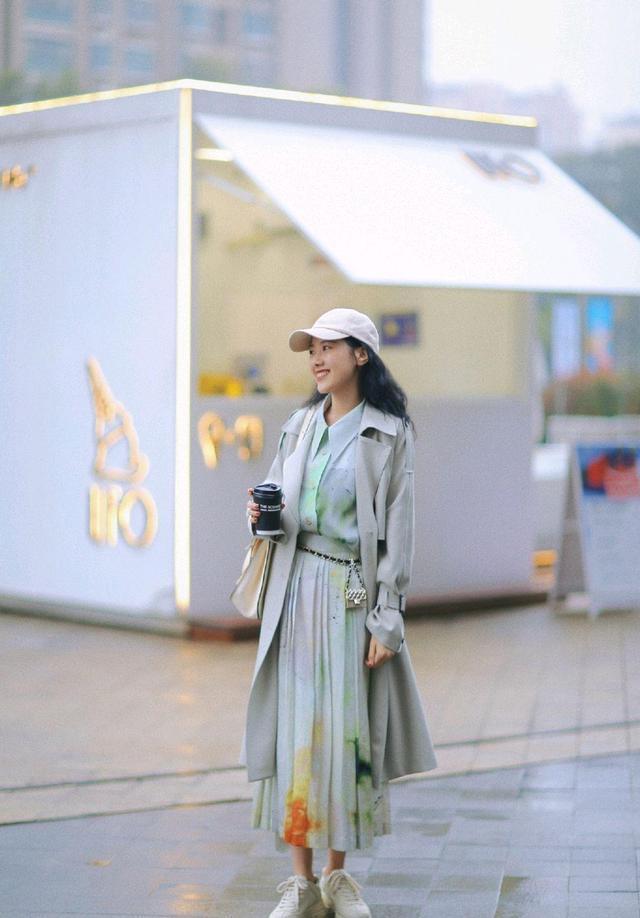 气质感|风衣又开始“流行”了,这几个搭配思路,让你时尚度更上一层楼