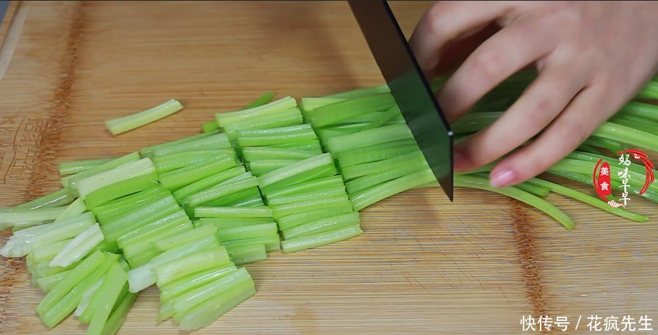 芹菜|炒瘦肉时,我家就爱这个做法,记住步骤,随便炒啥肉都很下饭