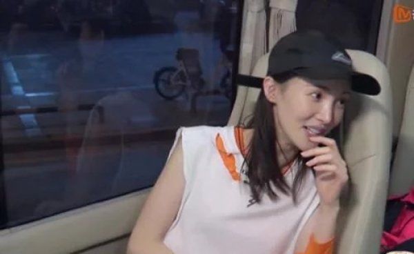 金晨|她是《乘风破浪》开播至今镜头最少的姐姐，三公分组后回剧组拍戏