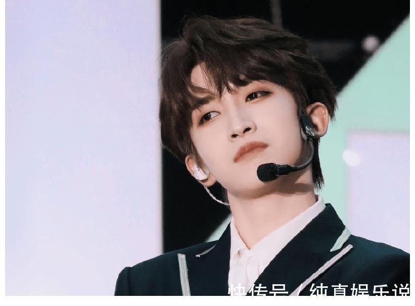 這一同框，網友們都開始質疑劉宇的身高了